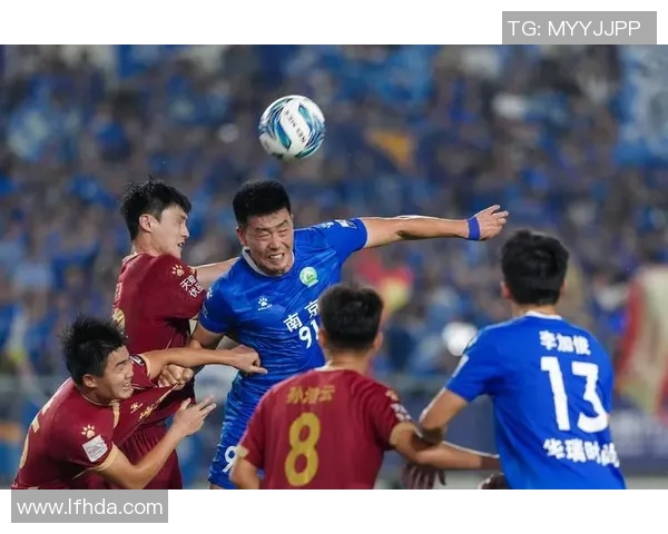 赛后分析:上海足球队与南京足球队的表现与状态对比解析 赛后分析:上海足球队与南京足球队的表现与状态对比解析