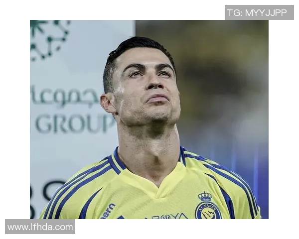 足球明星休赛期的可爱瞬间揭秘让我们一起感受他们的另一面魅力 足球明星休赛期的可爱瞬间揭秘让我们一起感受他们的另一面魅力